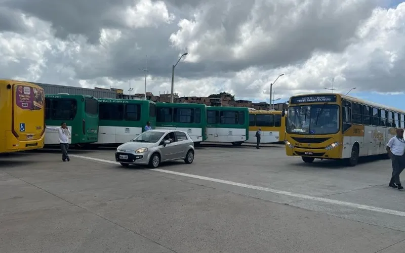 Por cerca de 30 minutos, o protesto tomou conta da entrada e da saída da estação de ônibus
