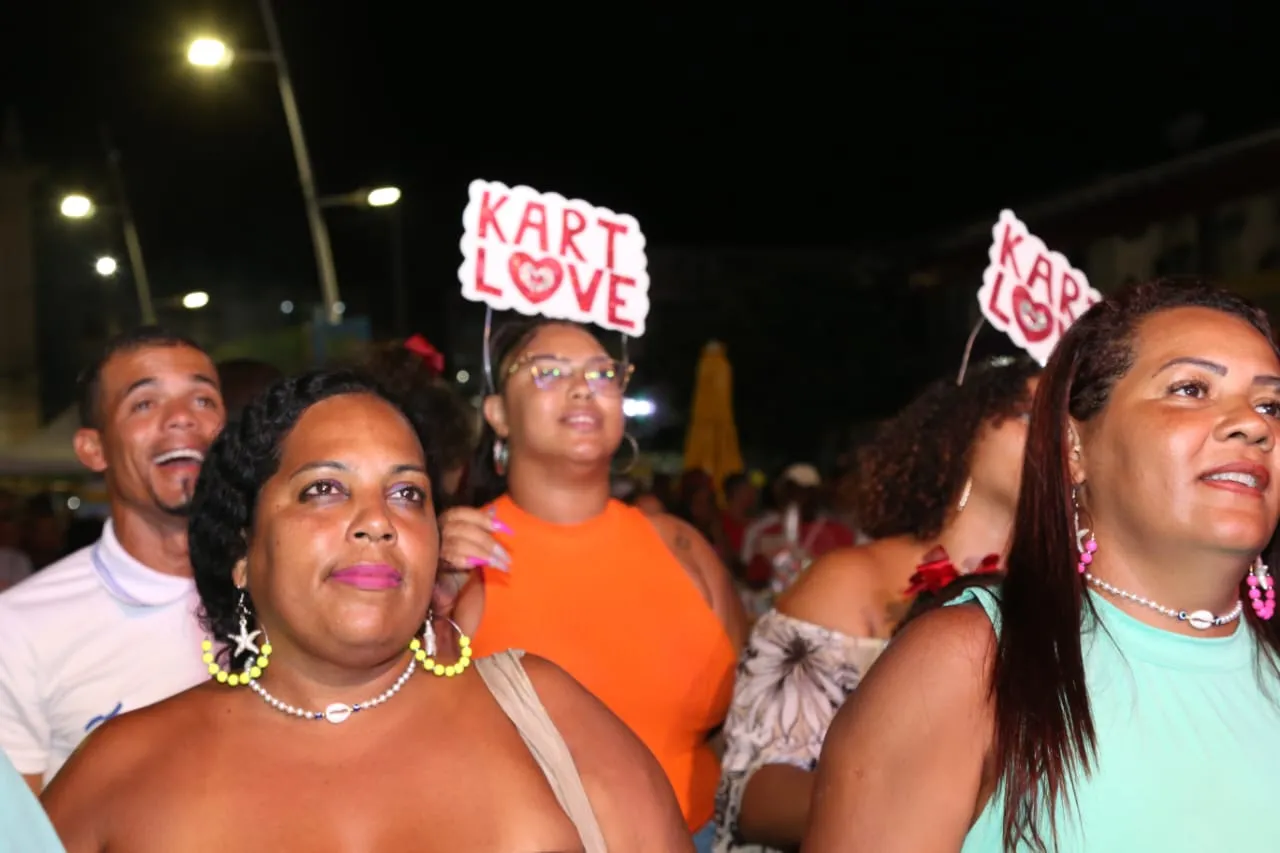 Fãs foram curtir o show neste sábado (10)