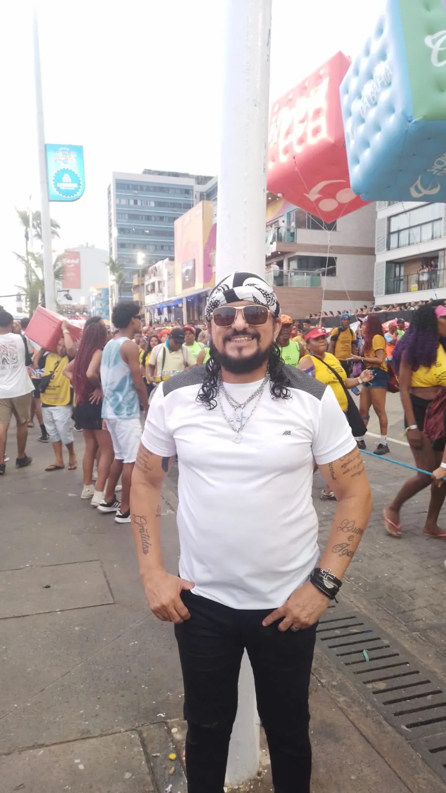 Imagem ilustrativa da imagem Sósia de Bell Marques para circuito para tirar fotos com fãs