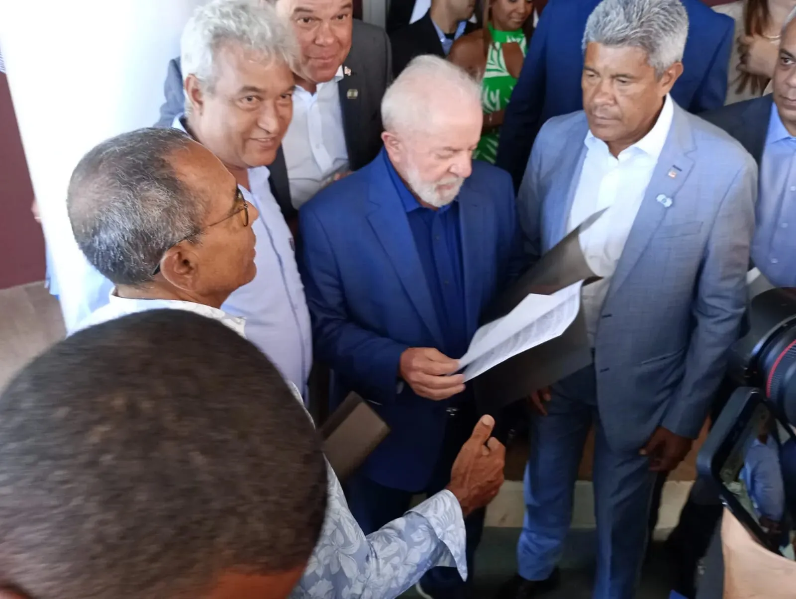 Presidente Lula recebe carta do sindicato dos metalúrgicos relatando situação da Caraíba