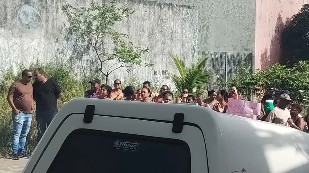 Imagem ilustrativa da imagem Usuários protestam por renovação do SUS em clínicas de Salvador