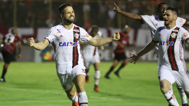 Diego comemorando gol do Flamengo contra o Vitória