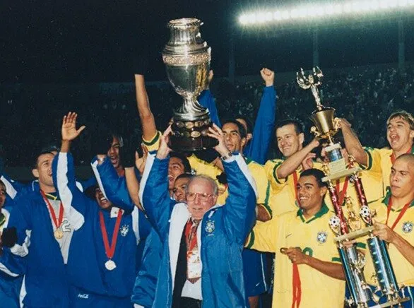 Zagalo campeão da da Copa América de 1997 com a Seleção Brasileira