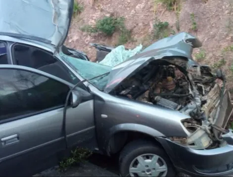 Imagem ilustrativa da imagem Batida entre veículos deixa três pessoas feridas no interior da Bahia