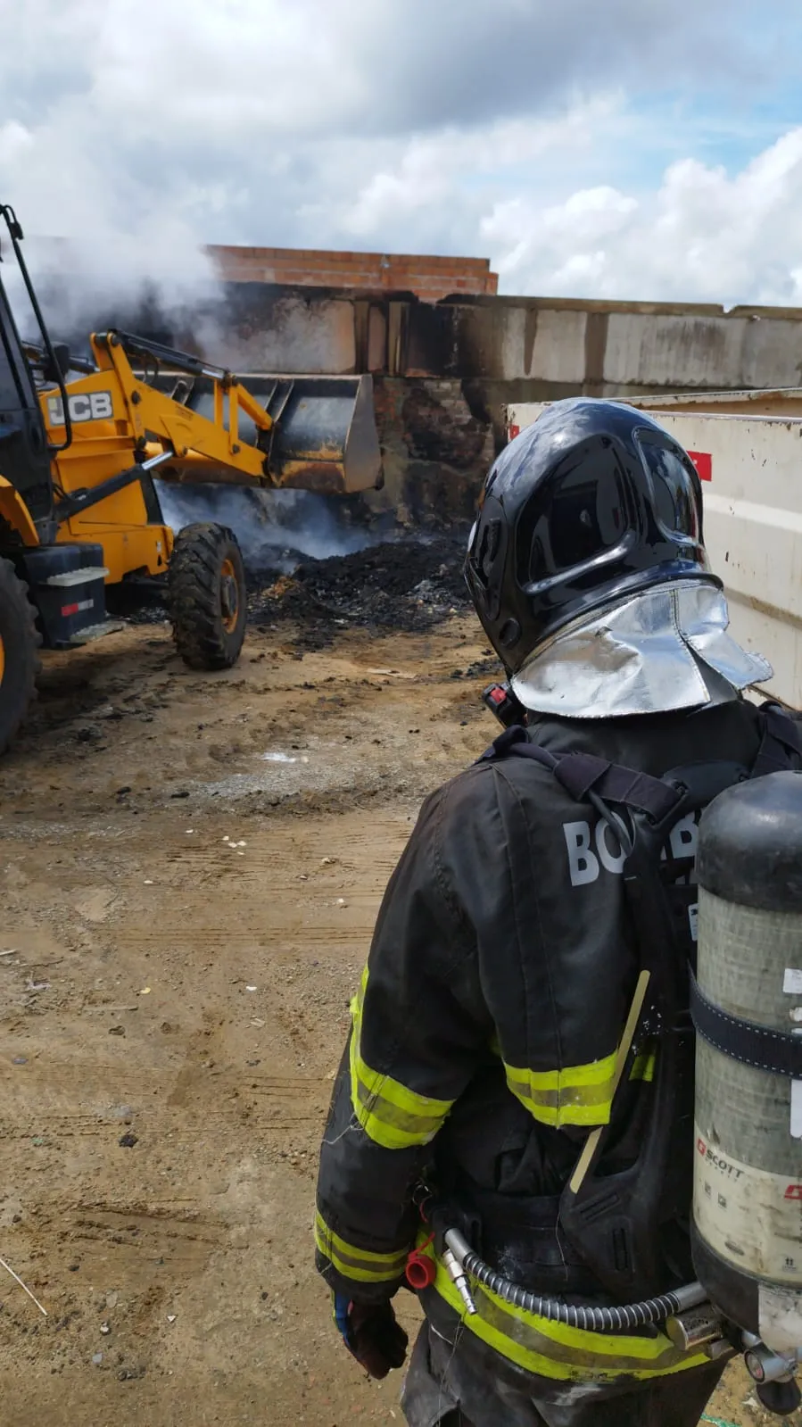 Bombeiros foram cruciais no combate ao incêndio