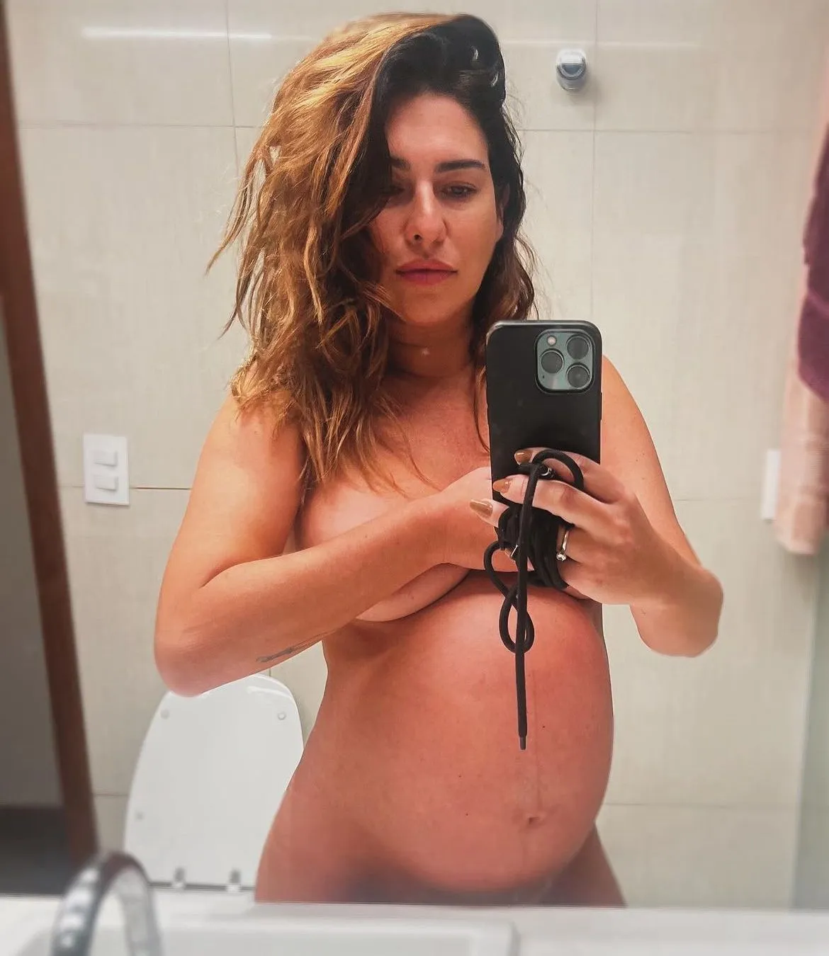 Atriz está grávida de 8 meses de Pilar