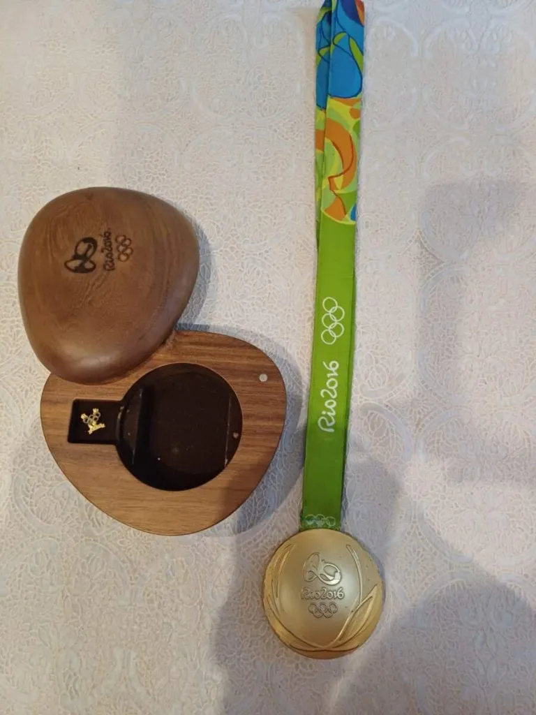 Imagem ilustrativa da imagem Jogador coloca à venda medalha de ouro conquistada no Rio, em 2016