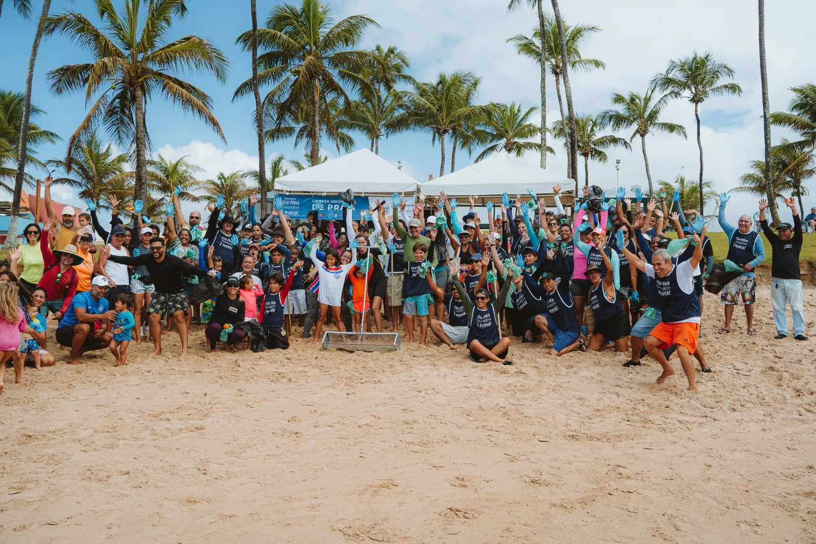Projeto “Essa Praia Também é Minha!” volta a reunir centenas de voluntários para limpar praias de Lauro de Freitas
