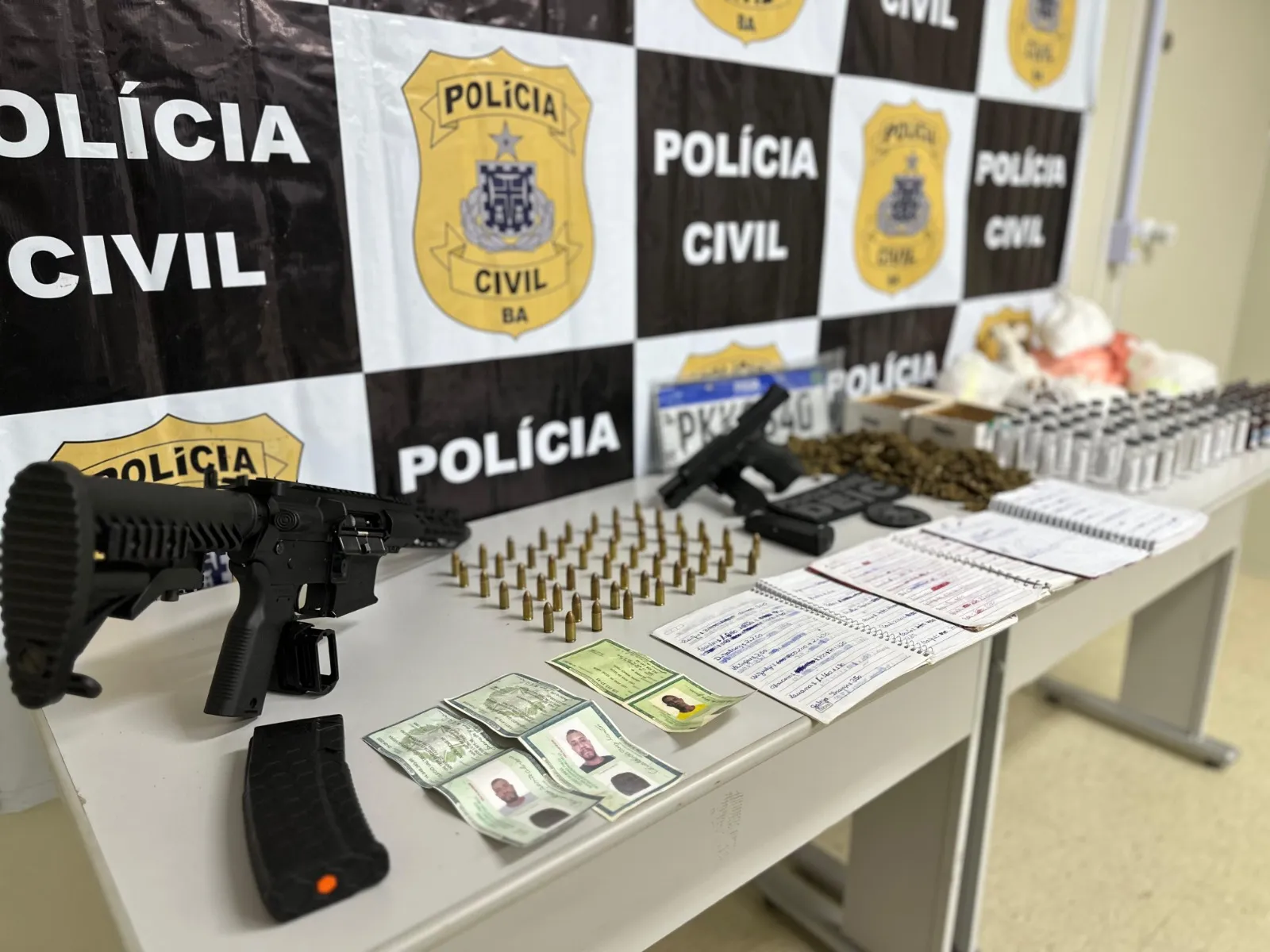 Imagem ilustrativa da imagem Pente fino: policiais apreendem 17 armas em menos de 24 horas na Bahia