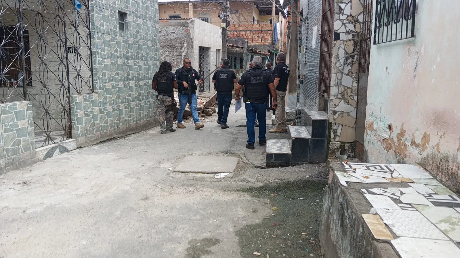 Imagem ilustrativa da imagem Policiais fazem 'pente fino' no Subúrbio e prendem sujeito no Lobato