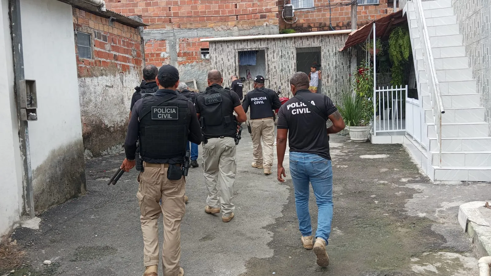 Imagem ilustrativa da imagem Policiais fazem 'pente fino' no Subúrbio e prendem sujeito no Lobato