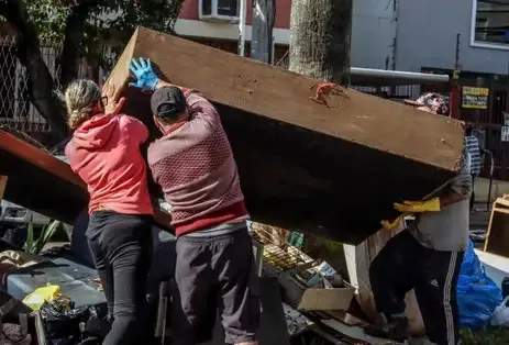 Imagem ilustrativa da imagem Tristeza! Diminuição de água mostra cenário de destruição no RS