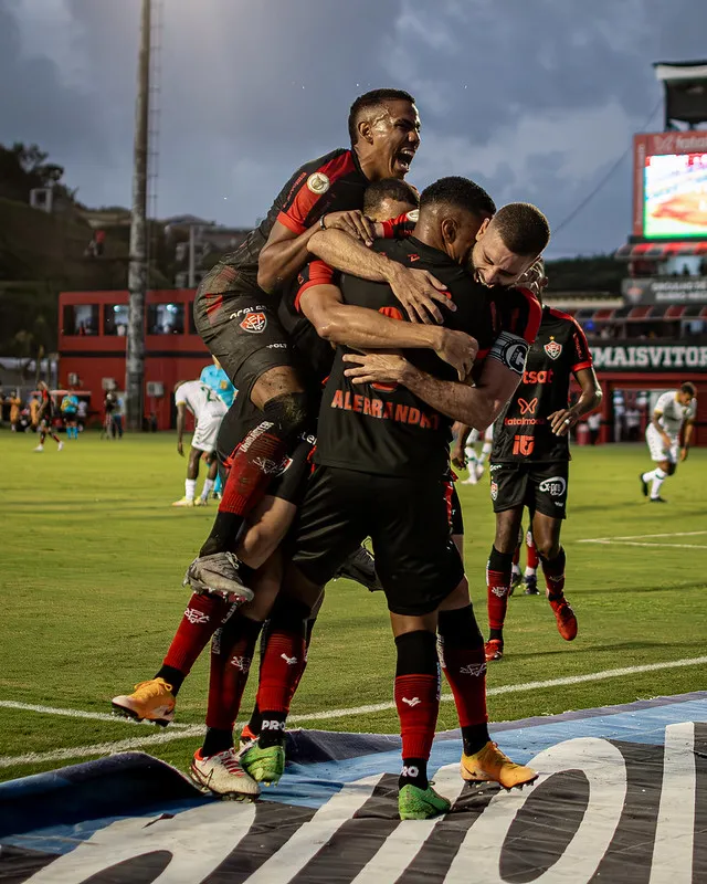 Vitória venceu quatro partidas no Barradão