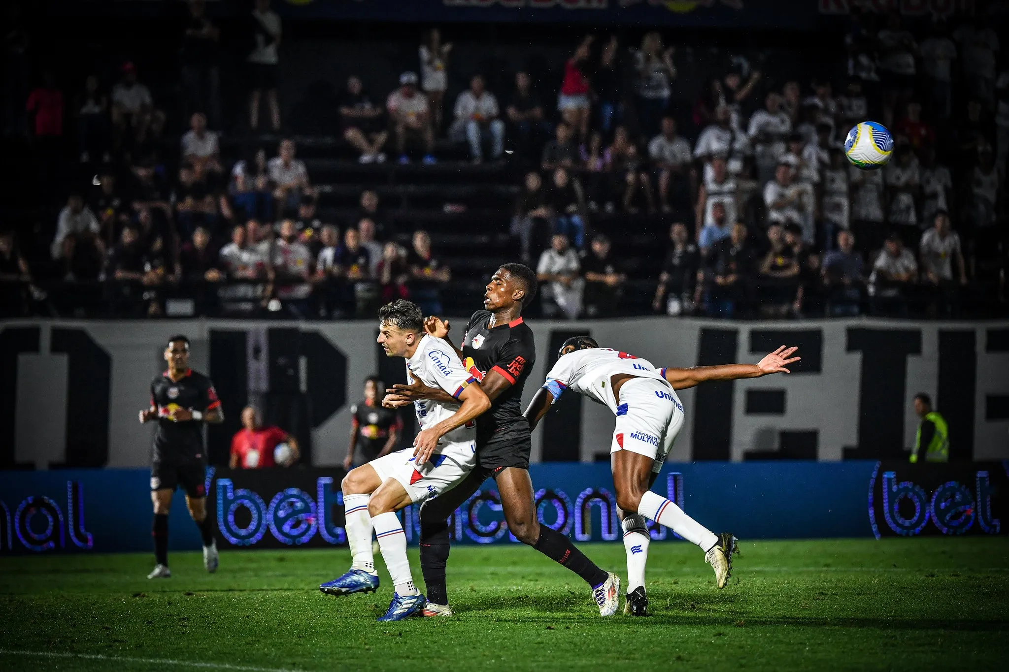 Tricolor perdeu para o Red Bull Bragantino, por 2 a 1, na noite de domingo