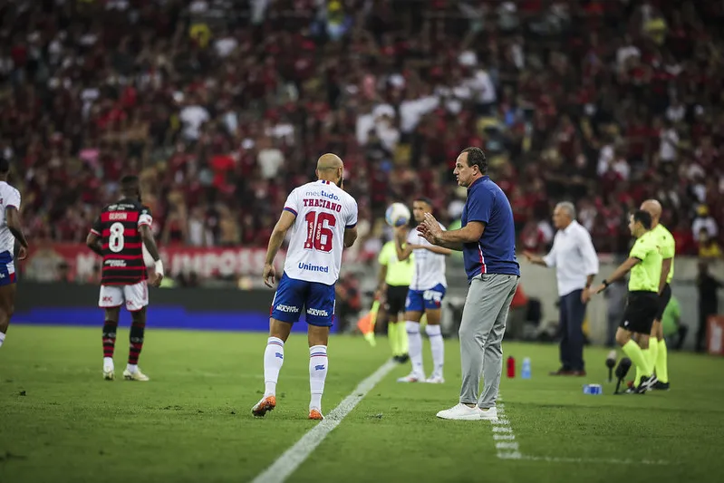 Ceni orienta equipe durante decisão pela Copa do Brasil