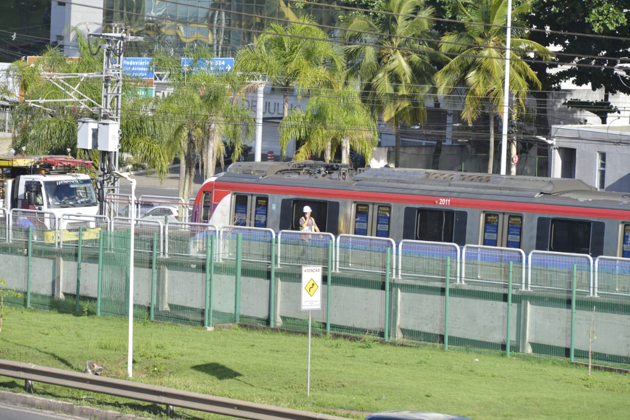 Cabo rompeu e a Linha 2 precisou de manutenção