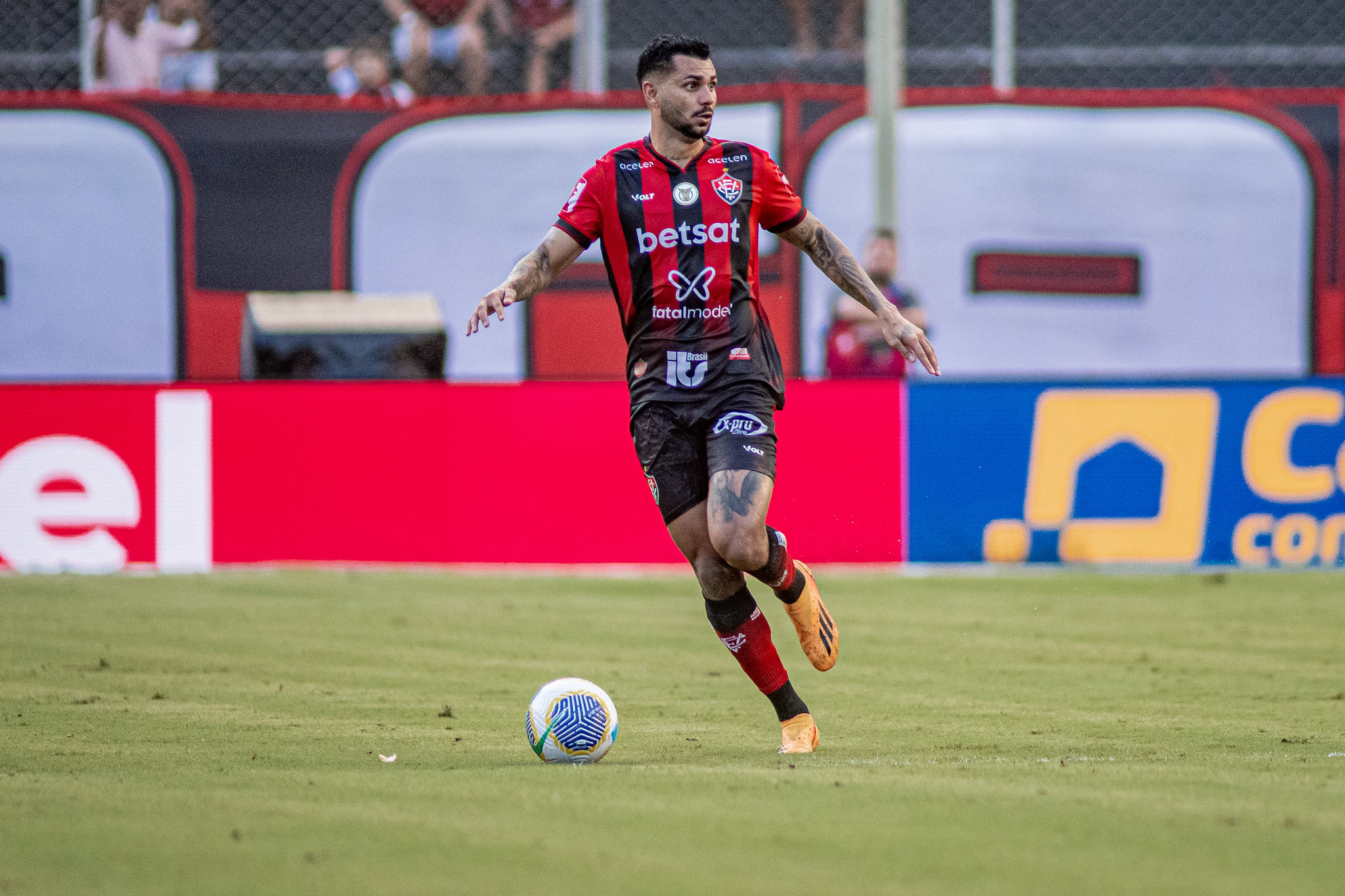 Willean Lepo foi improvisado como zagueiro nas últimas duas partidas do Vitória