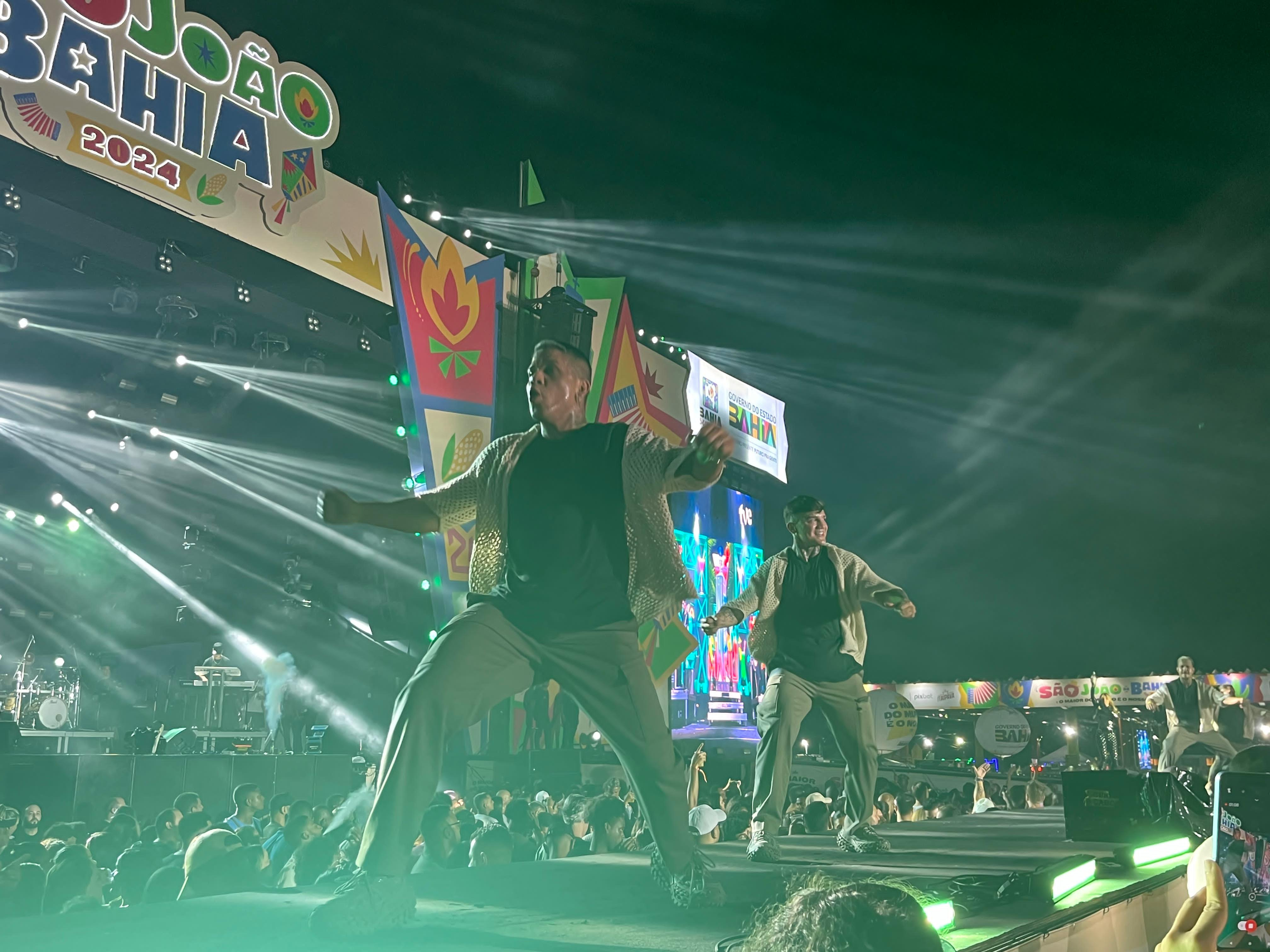 Imagem ilustrativa da imagem Dançarinos de Manu Bahtidão roubam a cena em show no Parque