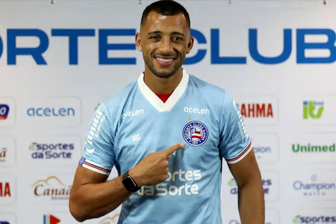 Vitor Hugo sendo apresentado no Bahia em 2023