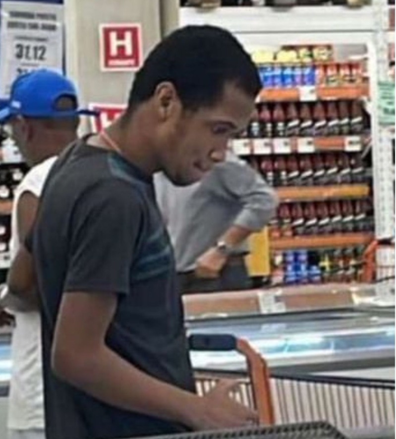 Gabriel Randal foi visto dentro de supermercado