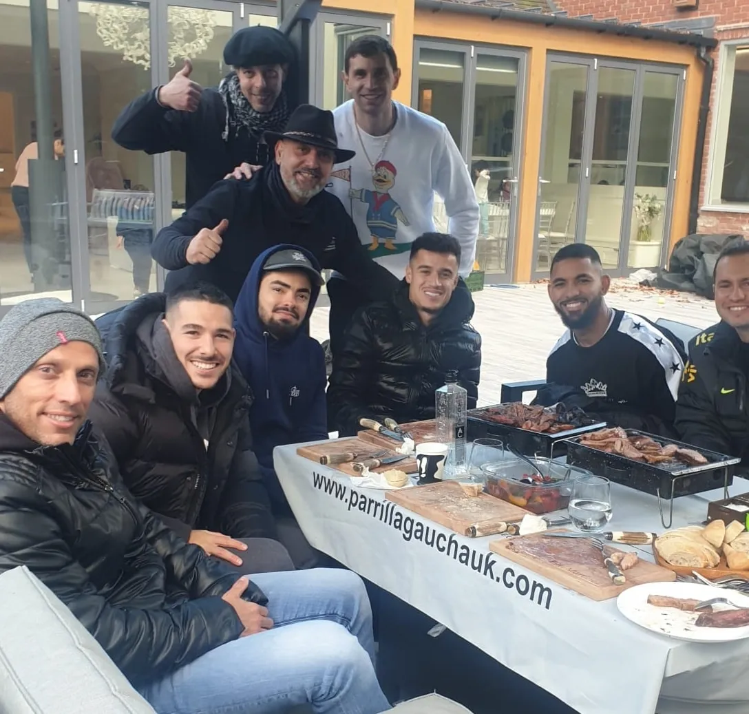 Jogadores famosos se tornaram clientes fieis do 'churrasquinho' feito por Nico Frangione