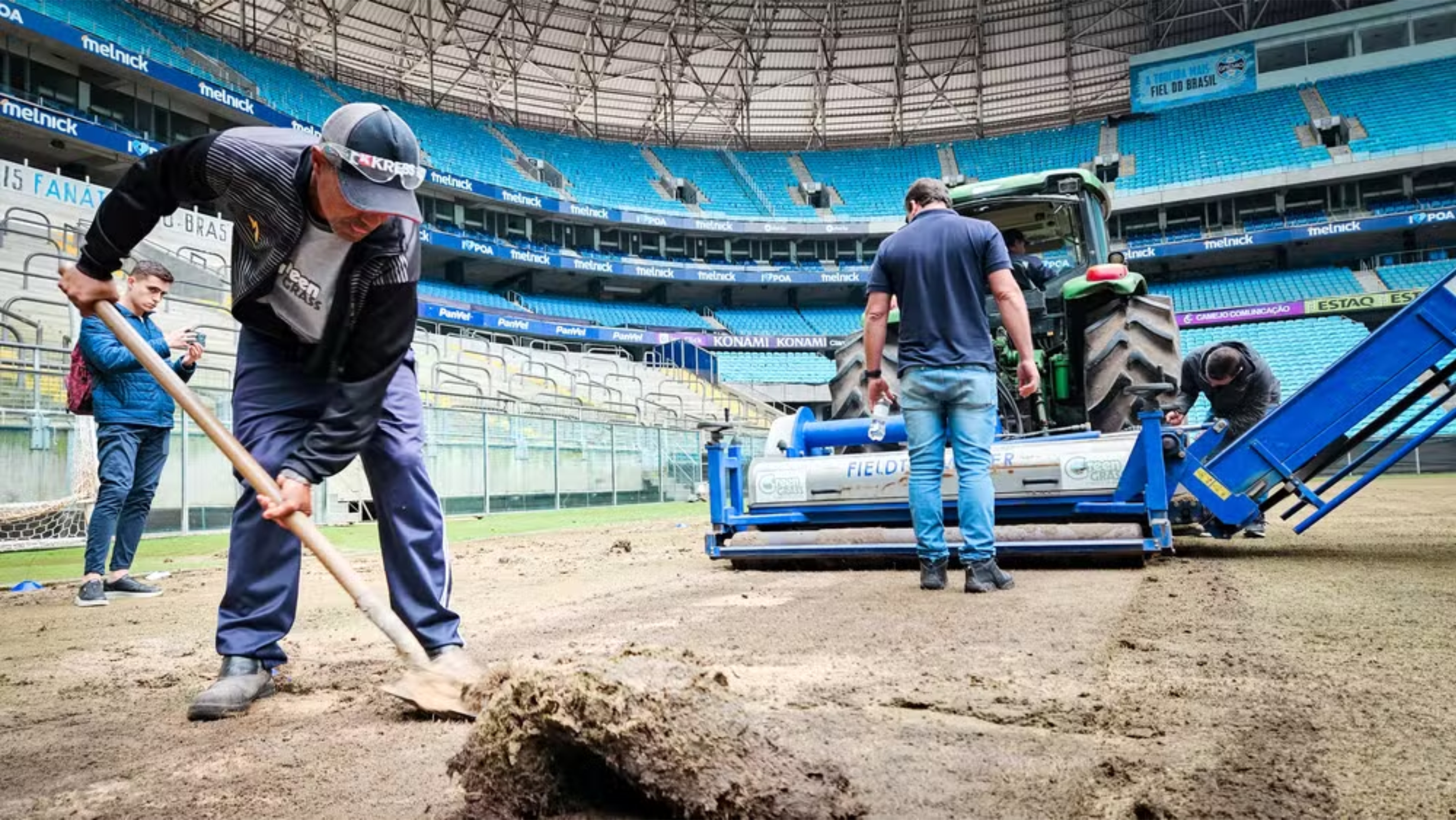 Palco do clube gaúcho passa por limpeza e reforma