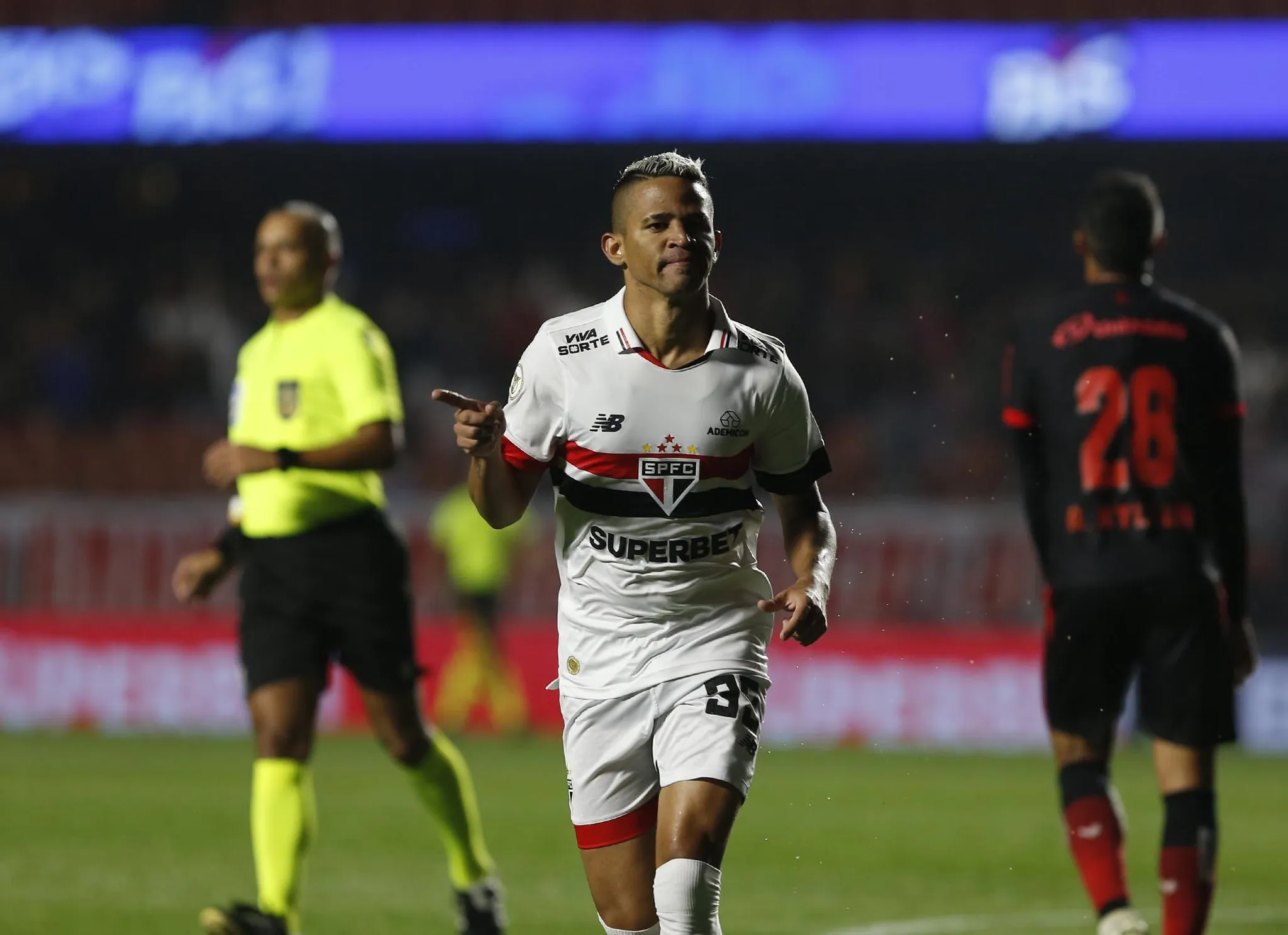 Erick fez valer a 'Lei do Ex' e brocou o Vitória