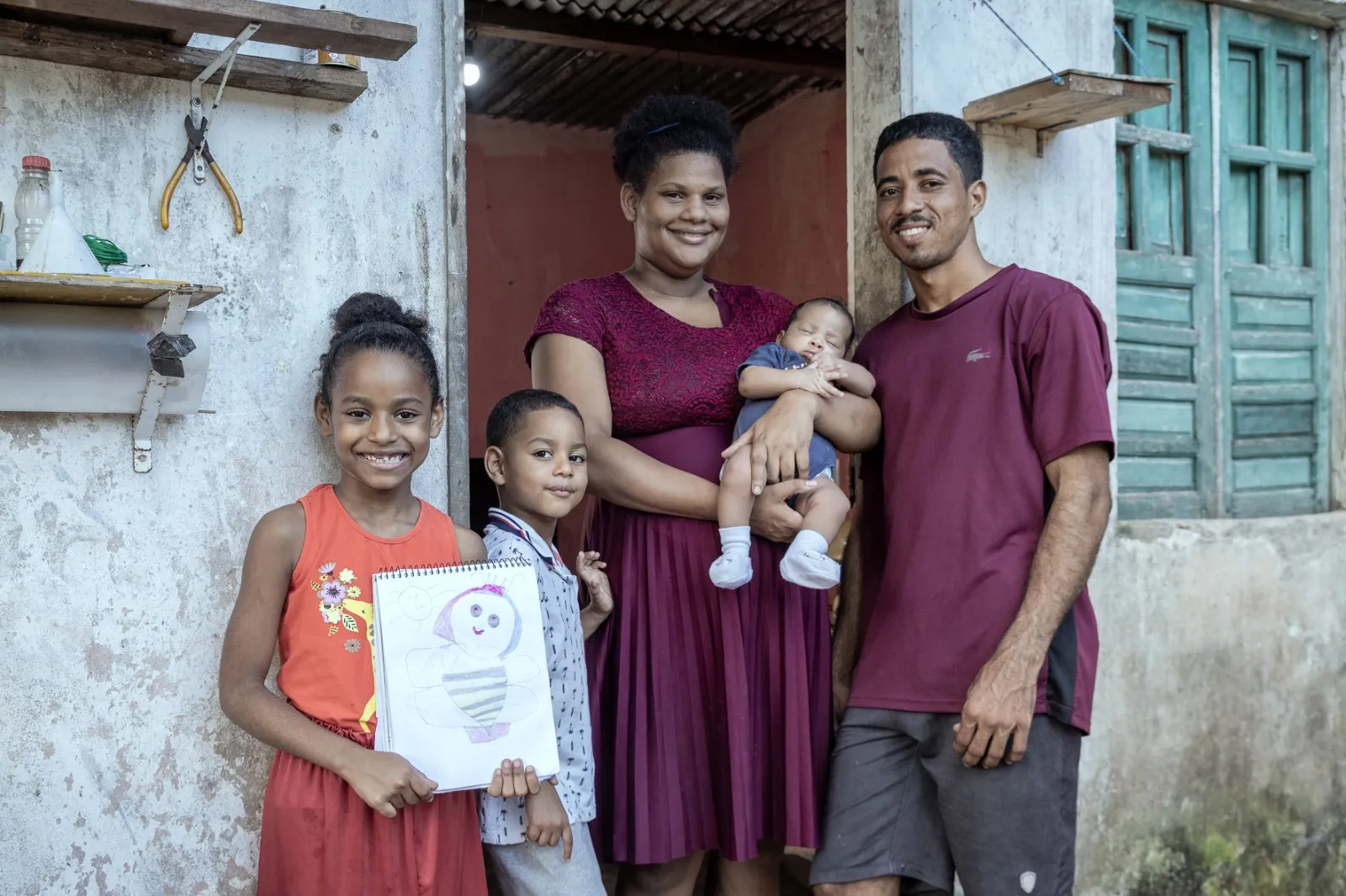 Imagem ilustrativa da imagem Jovem autodidata transforma quintal em espaço de criação de abelhas