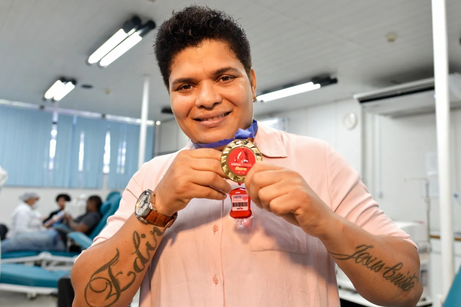 Imagem ilustrativa da imagem Medalhista olímpica, boxeadora Adriana Araújo 'abraça' a solidariedade na Hemoba