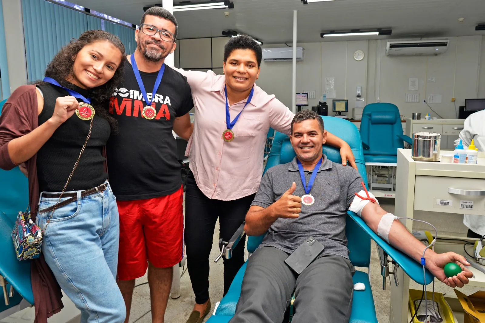 Imagem ilustrativa da imagem Medalhista olímpica, boxeadora Adriana Araújo 'abraça' a solidariedade na Hemoba