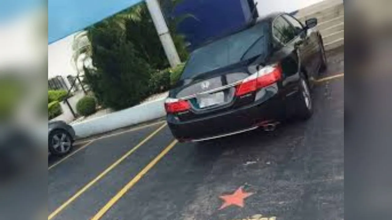 Imagem ilustrativa da imagem No precinho: último carro de Silvio Santos era simples e foi presente das filhas