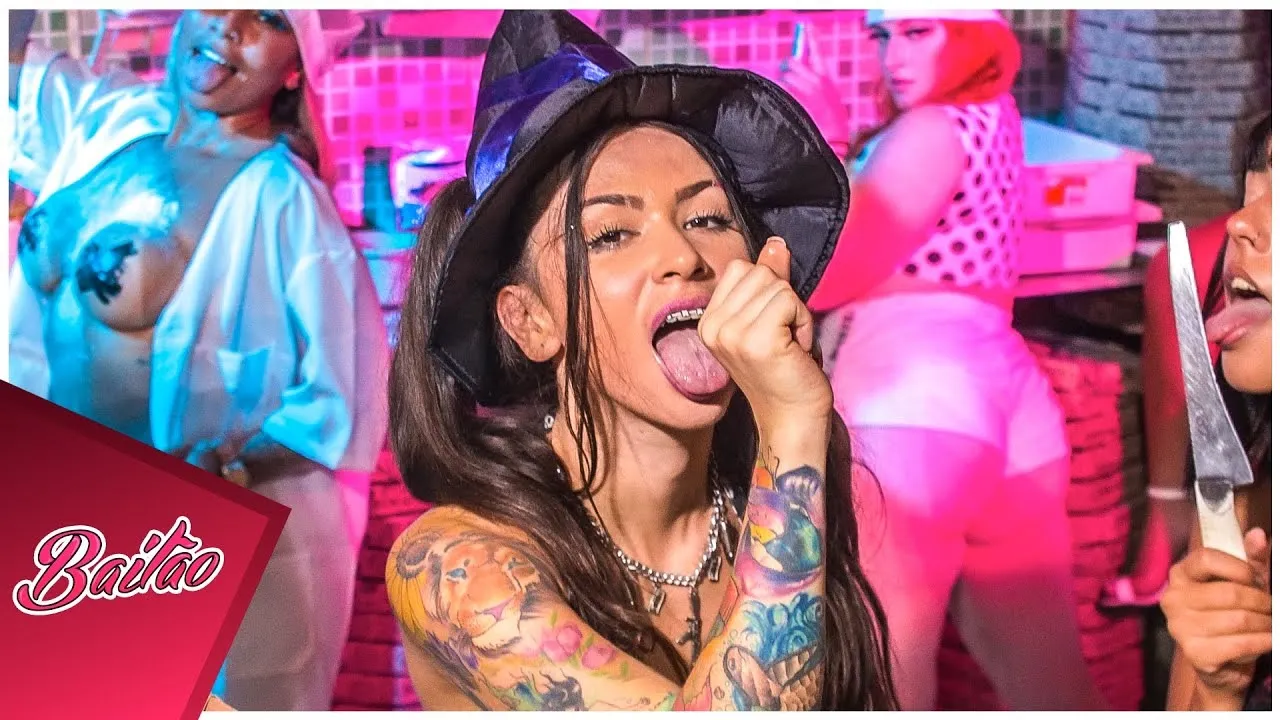 MC Pipokinha causa com festo obsceno