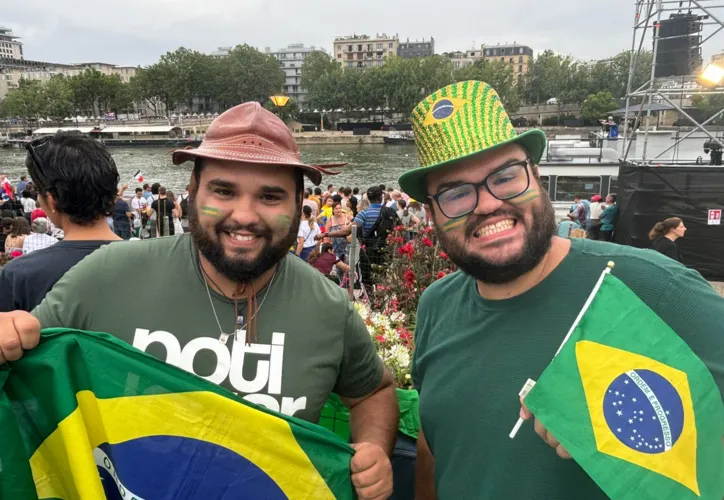 Brasileiros durante abertura das Olimpíadas