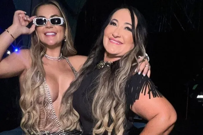 Na foto, Deolane Bezerra e sua mãe, Solange Bezerra