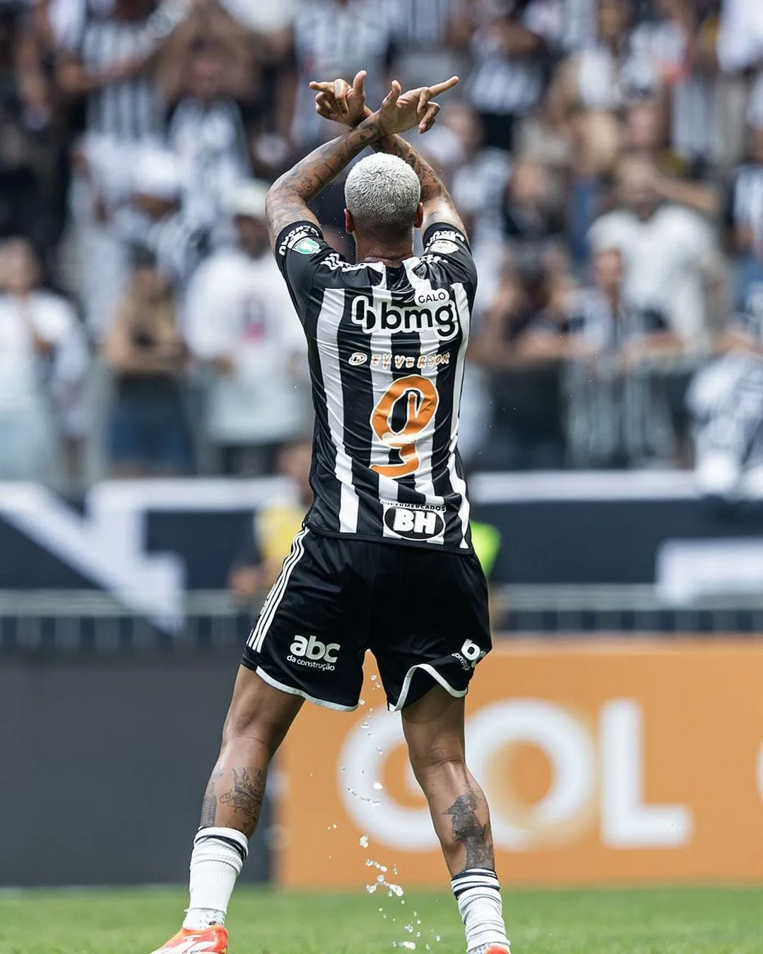 Deyverson abriu o placar para o Galo