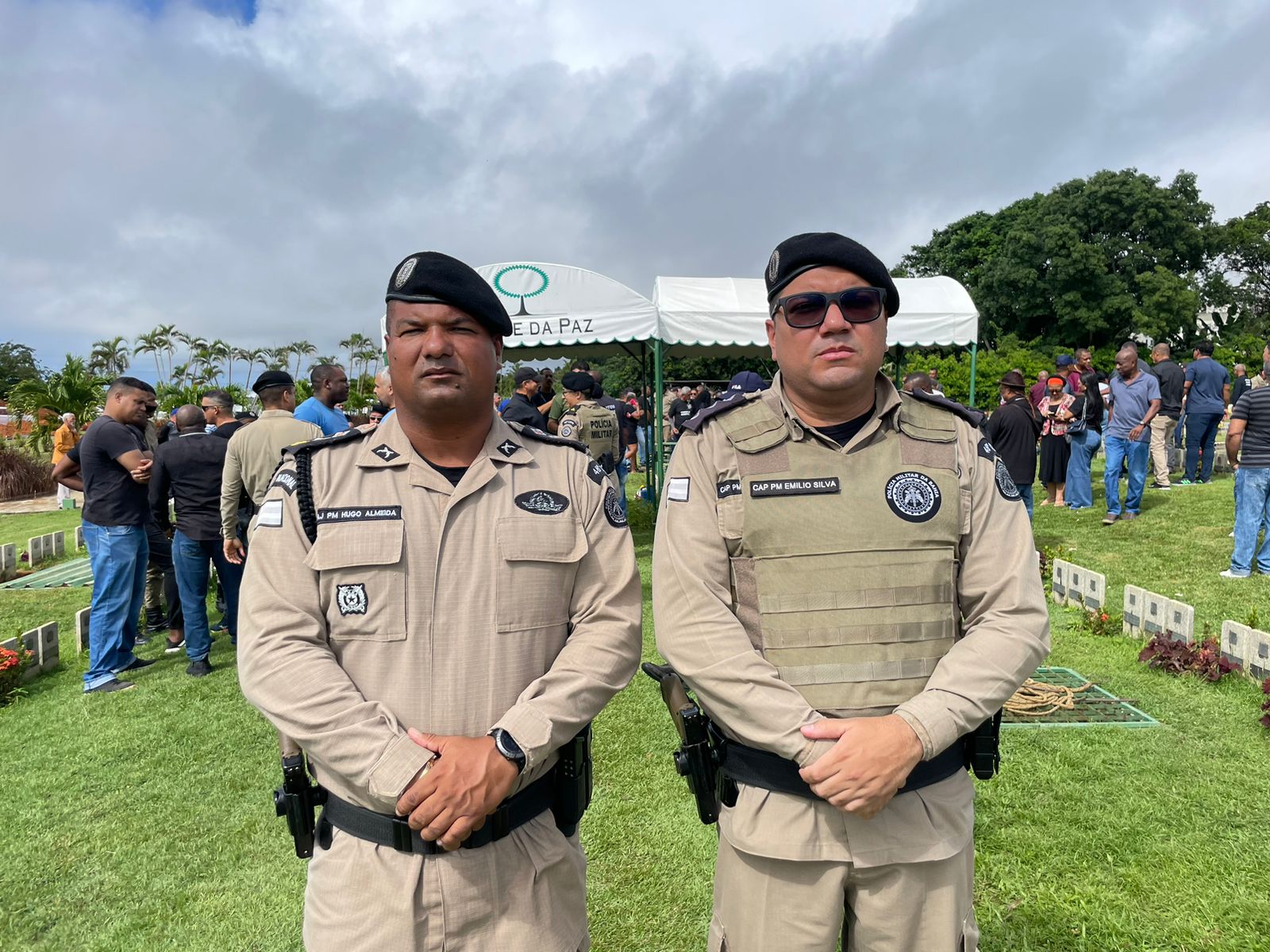 Na foto, Major Hugo (esquerda) e Capitão Emílio (direita)