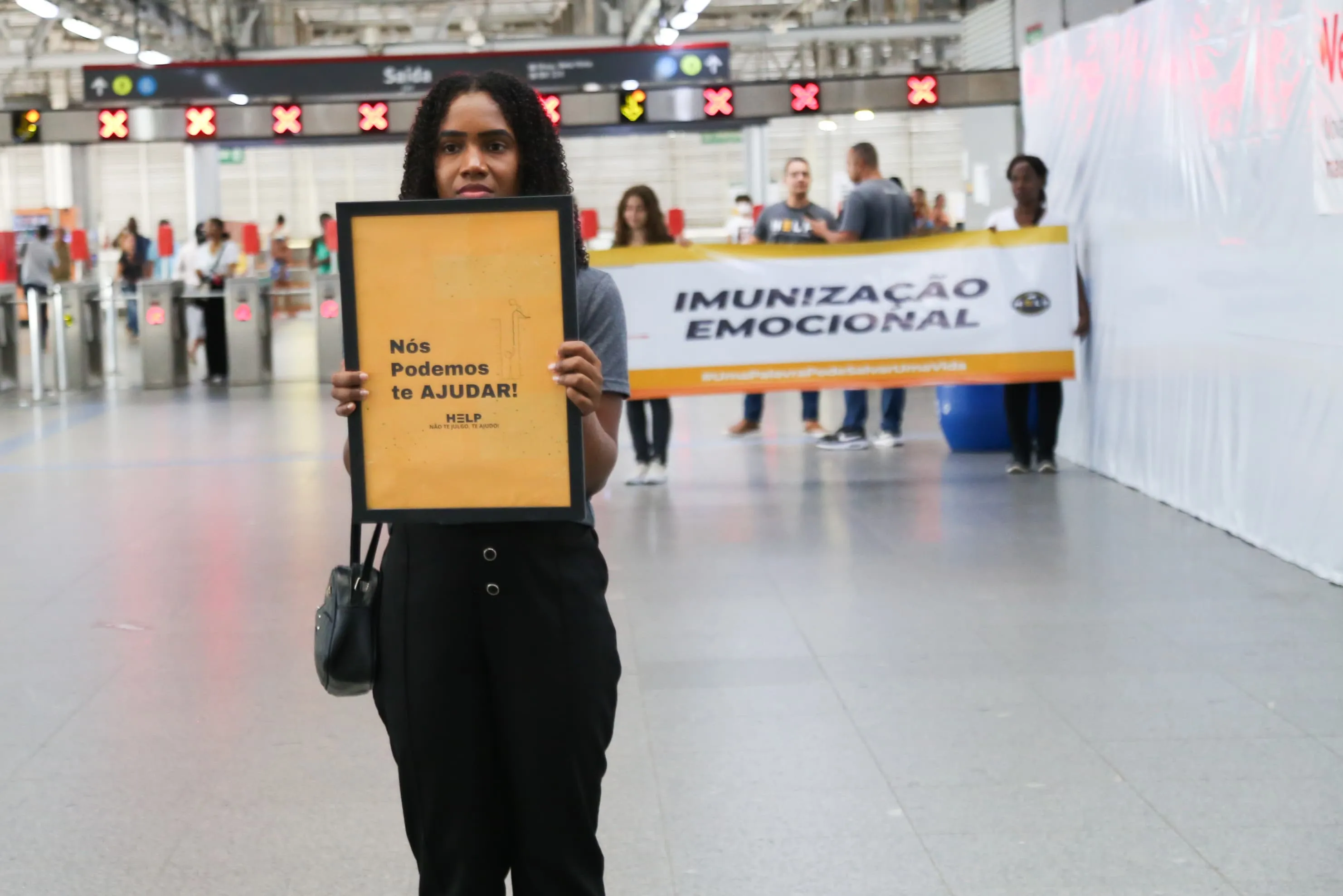 Imagem ilustrativa da imagem Prevenção ao suicídio: 'Cantinho do Desabafo' acolhe pessoas na Estação Acesso Norte