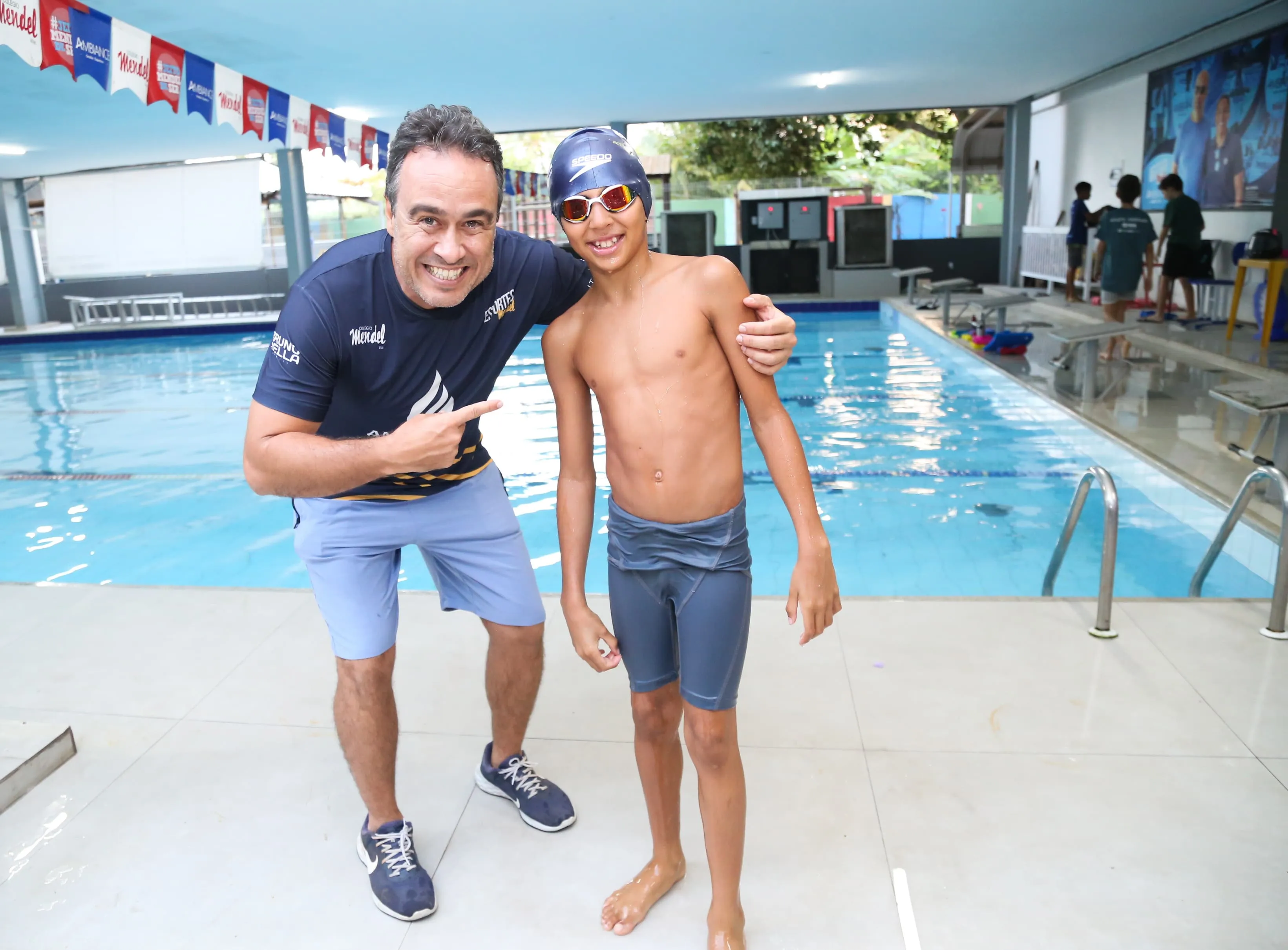 Guilherme ao lado do professor Bruno Riella