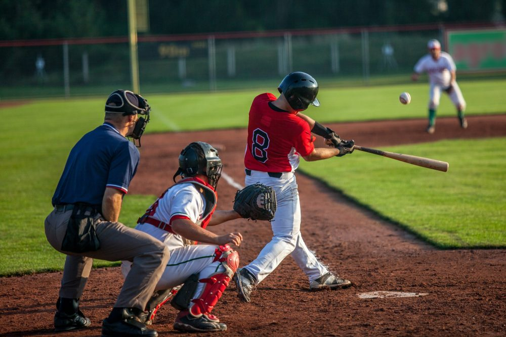 O beisebol é popular na América central, Japão, e principalmente no EUA onde o jogo leva muitos fãs do esporte aos estádios