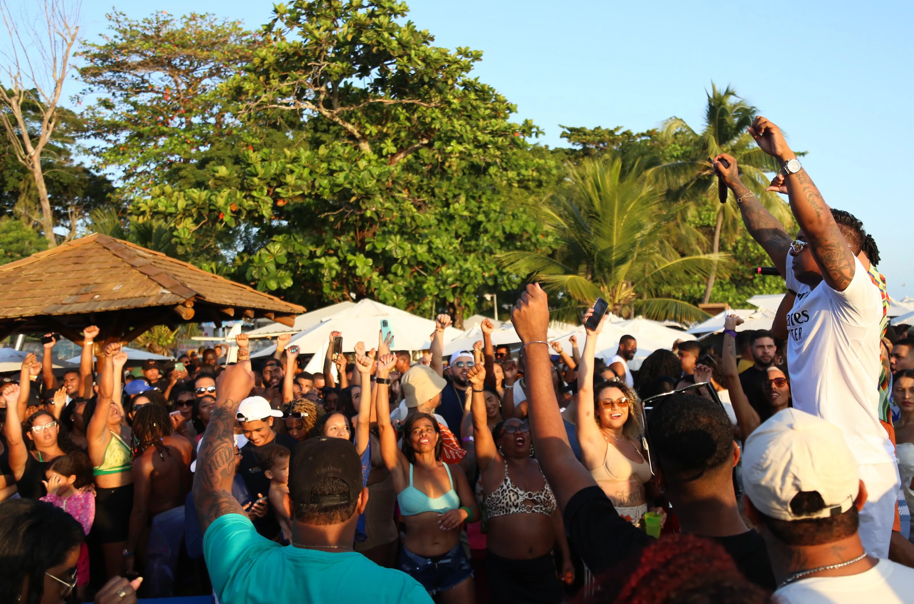 Imagem ilustrativa da imagem “Senti a energia do povo”, diz Magnata sobre show relâmpago na praia