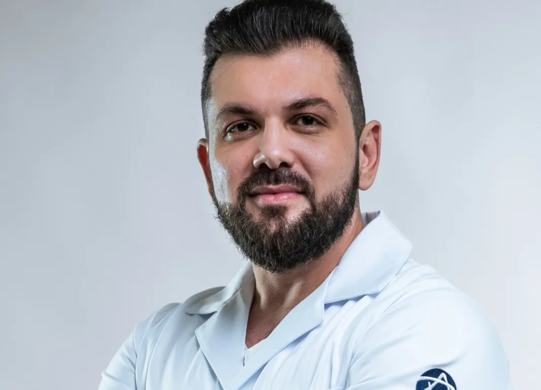 Dr. Thiago Viana é médico do esporte, nutrólogo e ortopedista