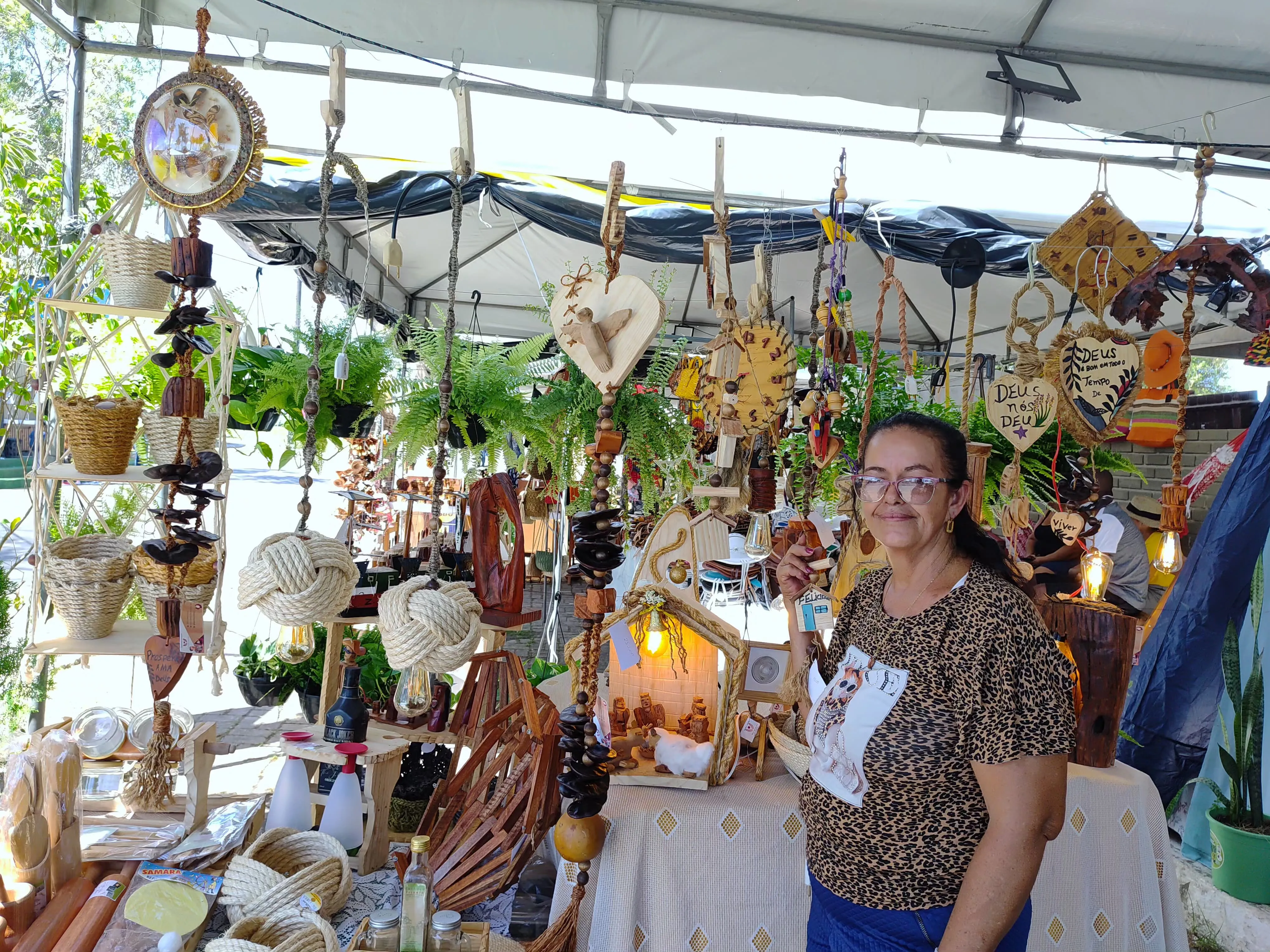 Rosemary Farias Miranda, artesã de produtos de couro