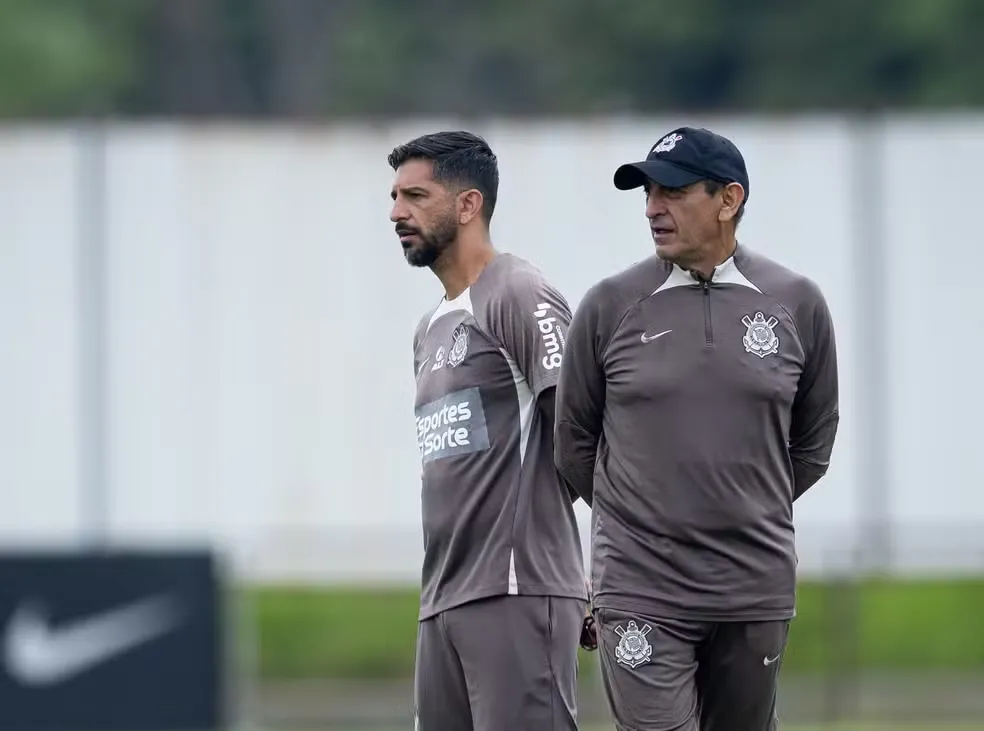 Ramón e Emiliano Díaz em treino do Corinthians