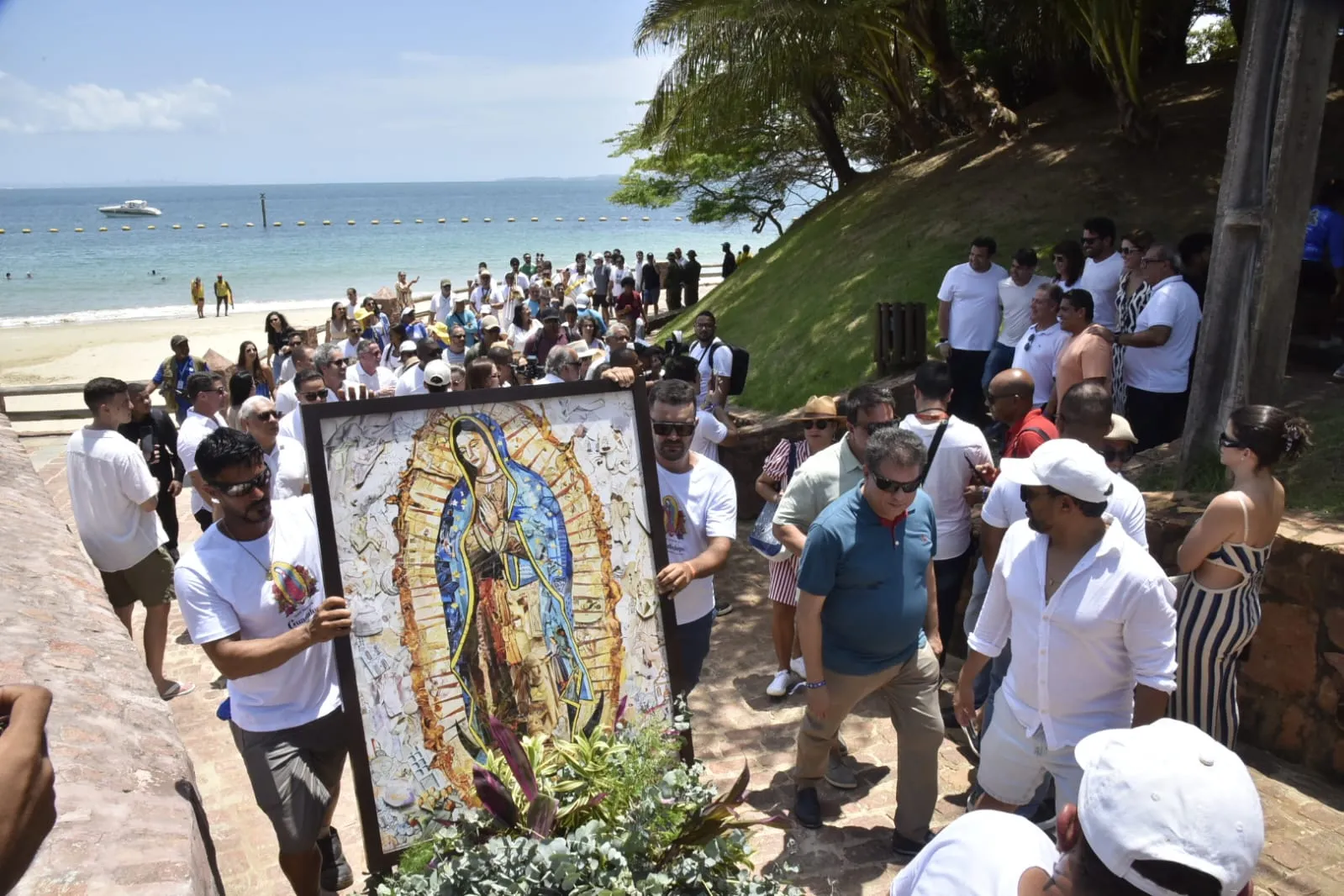 Procissão com a imagem de Nossa Senhora do Guadalupe