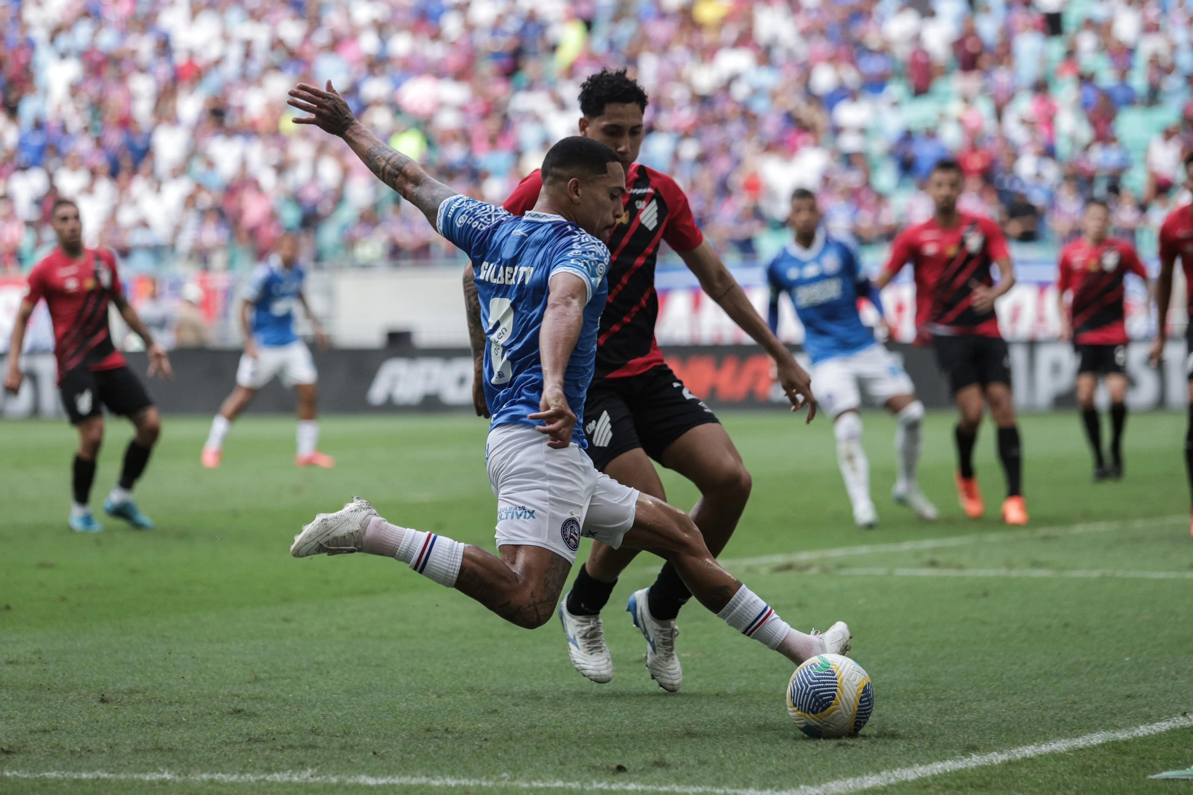 O lado direito do Tricolor foi o mais acionado na partida