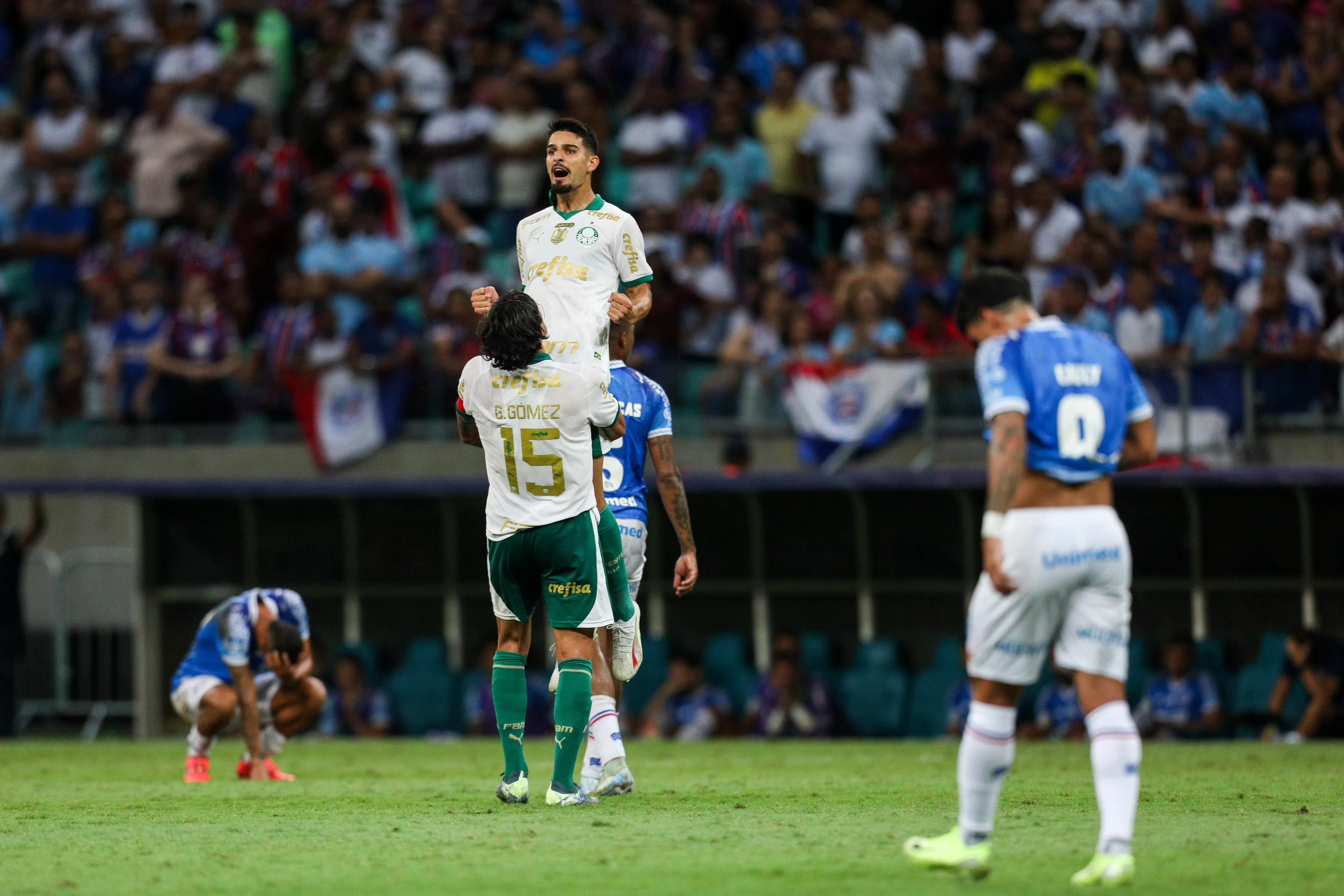 Imagem ilustrativa da imagem Queda livre! Bahia leva virada do Palmeiras na Fonte e vê vaga na Libertadores indo embora