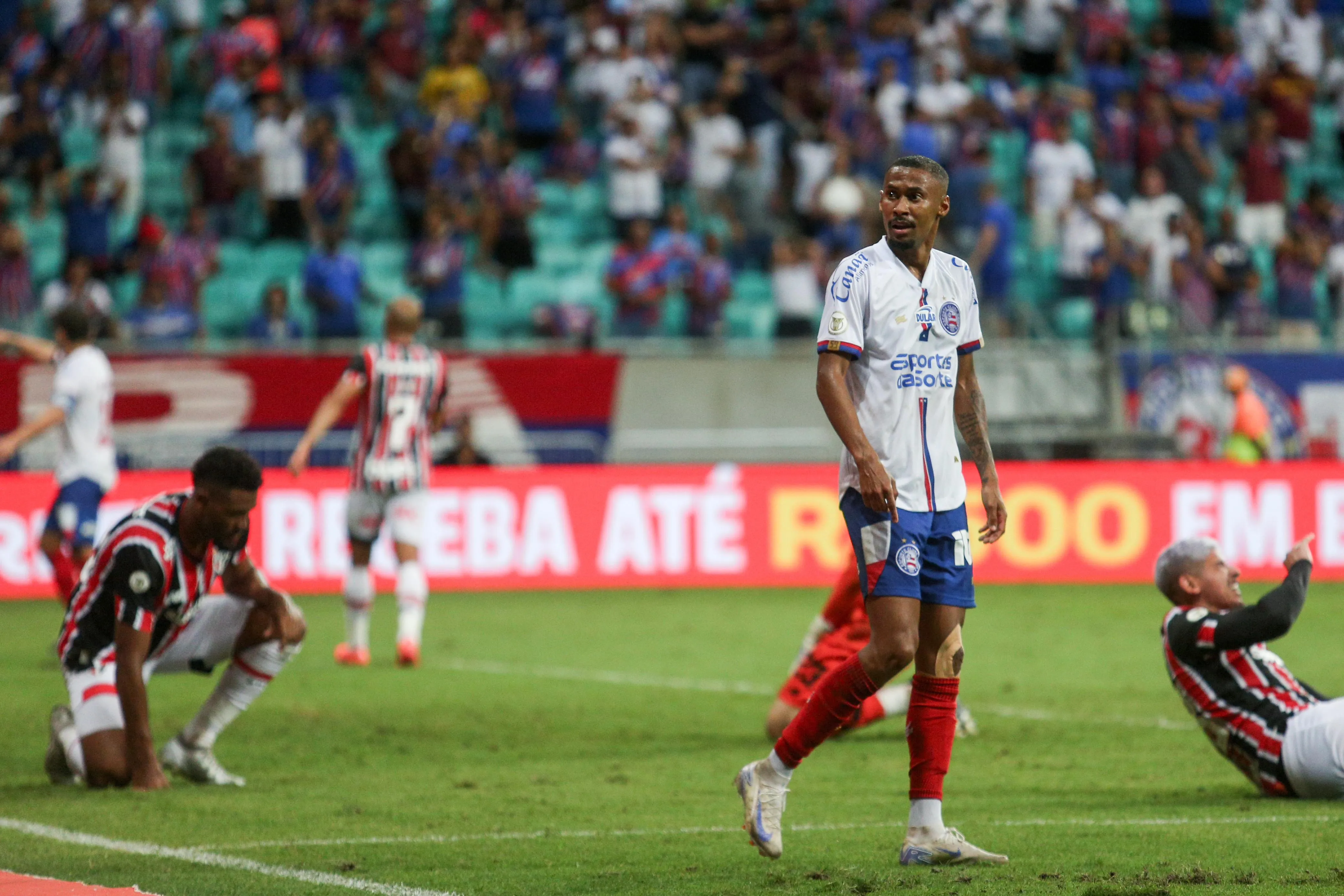 O atacante Ademir foi a principal peça do Tricolor de Aço no primeiro tempo