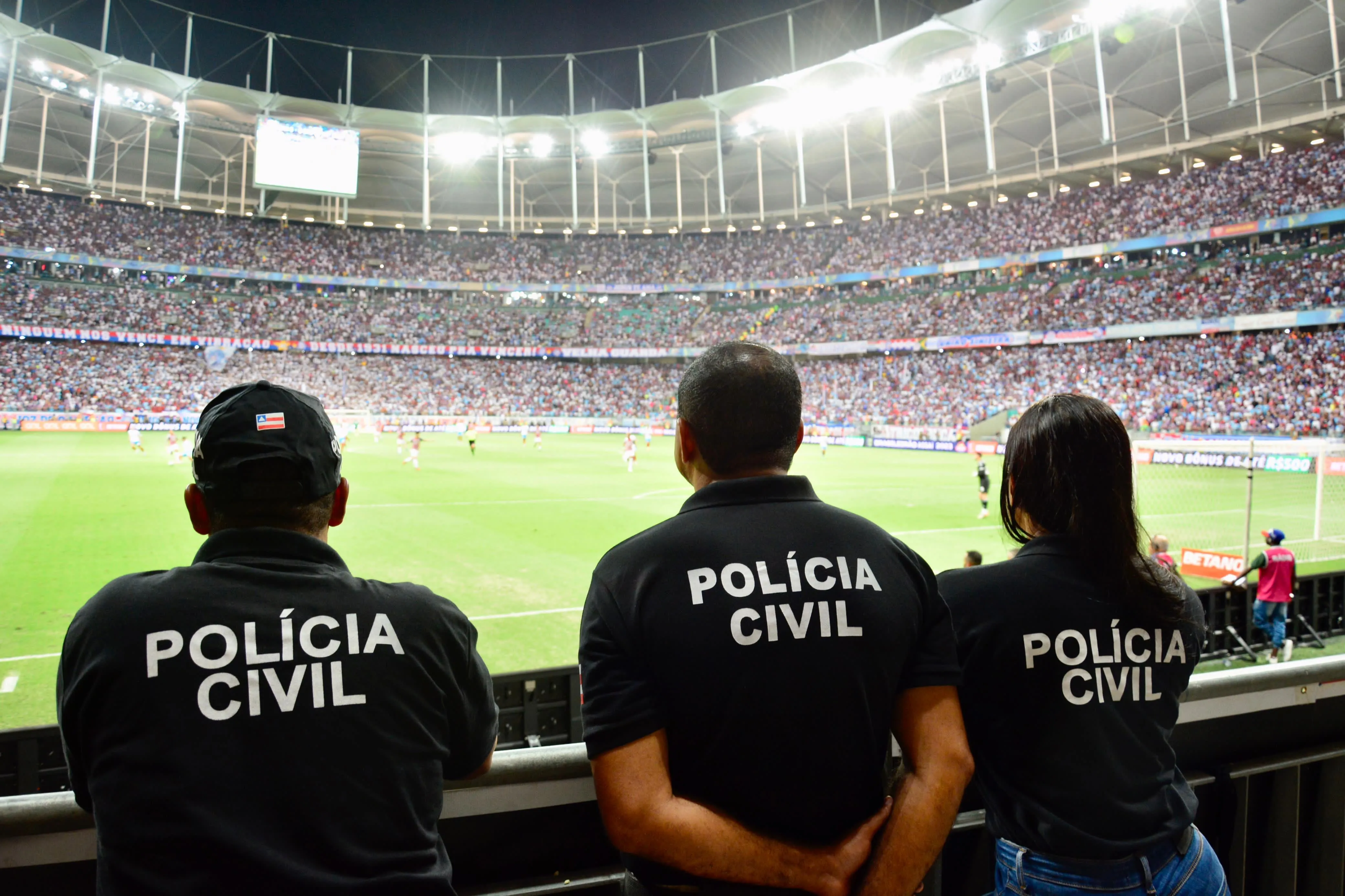 Imagem ilustrativa da imagem Bahia vai entrar em campo com faixas em alusão à campanha anti-racismo