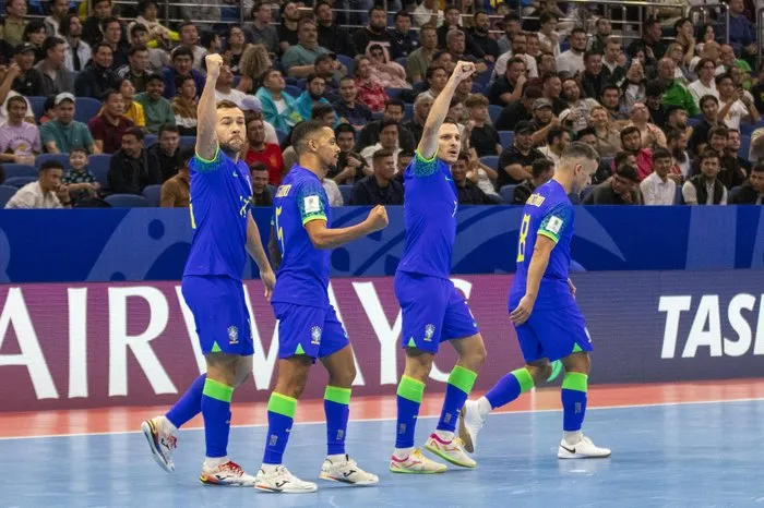 Imagem ilustrativa da imagem Brasil bate Ucrânia e é finalista da Copa do Mundo de Futsal