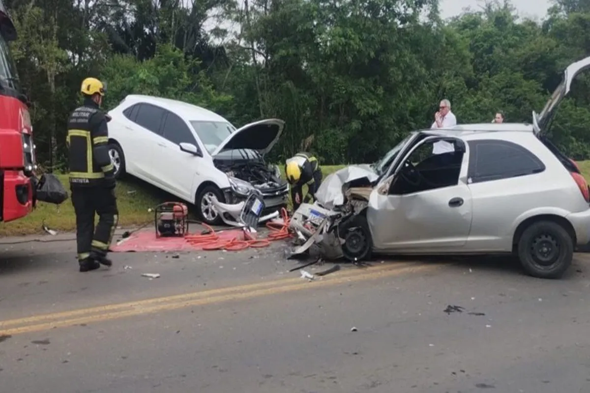 Imagem ilustrativa da imagem Casal tenta dar 'calote' em motel e fuga termina em batida de carro